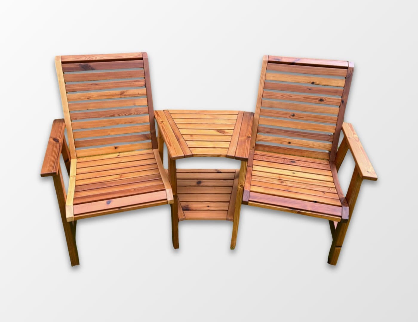 Termopuidust aiapink lauaga TEELE DUO terrassil – kaks istekohta ja riiul