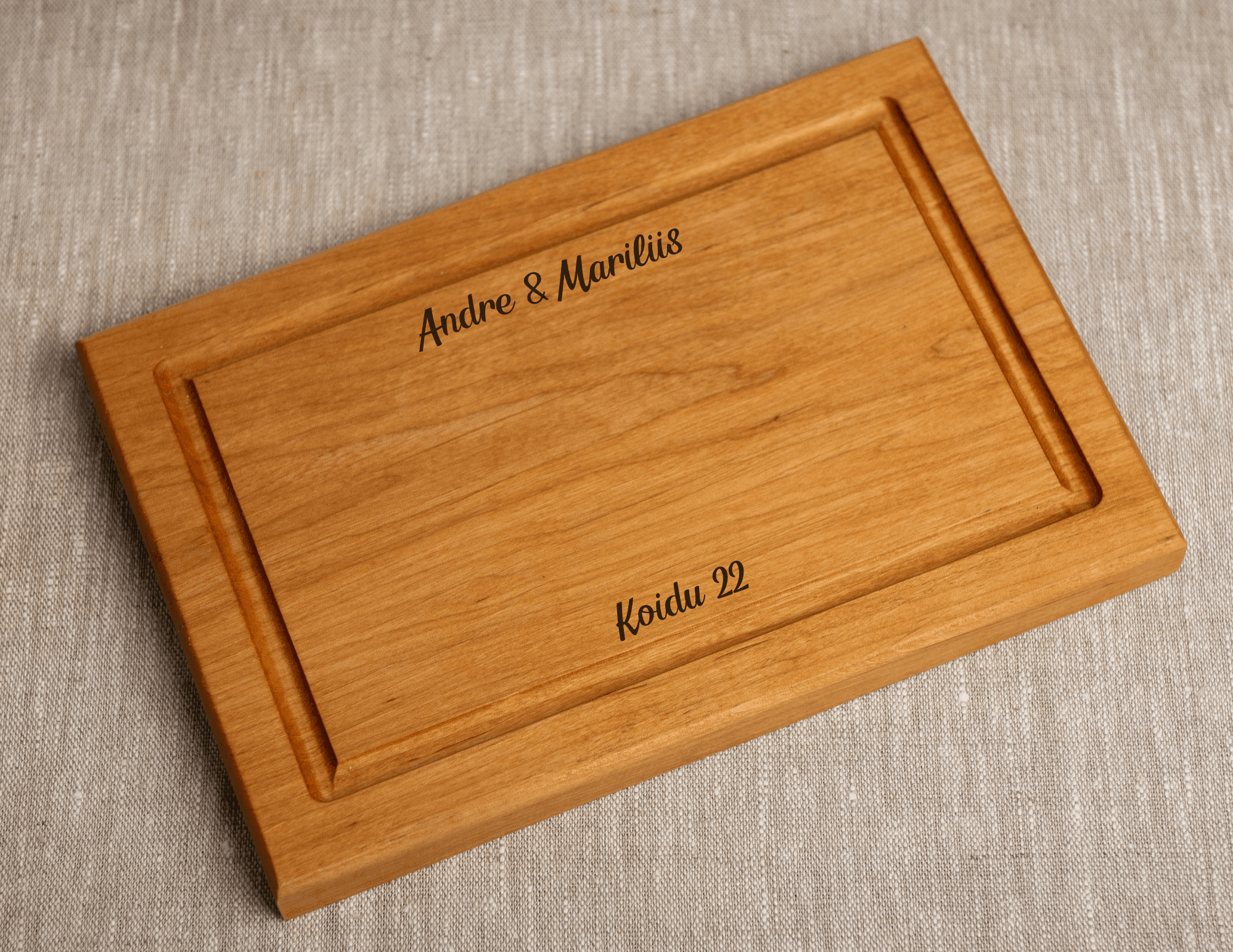 Rubio Monocoat viimistlusega puidust võileivaalus graveeringuga