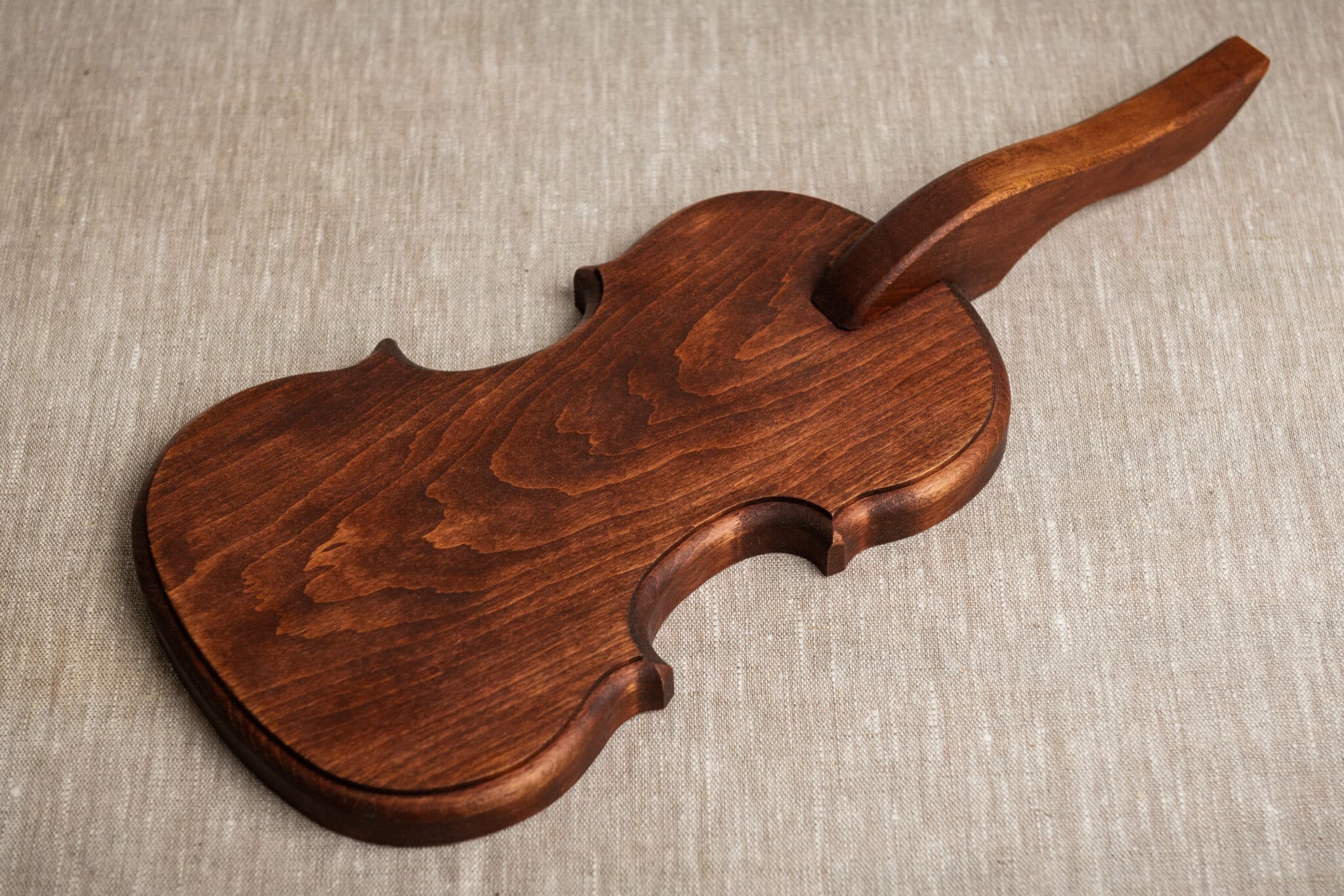 Rubio Monocoat viimistlusega puidust serveerimisalus graveeringuga