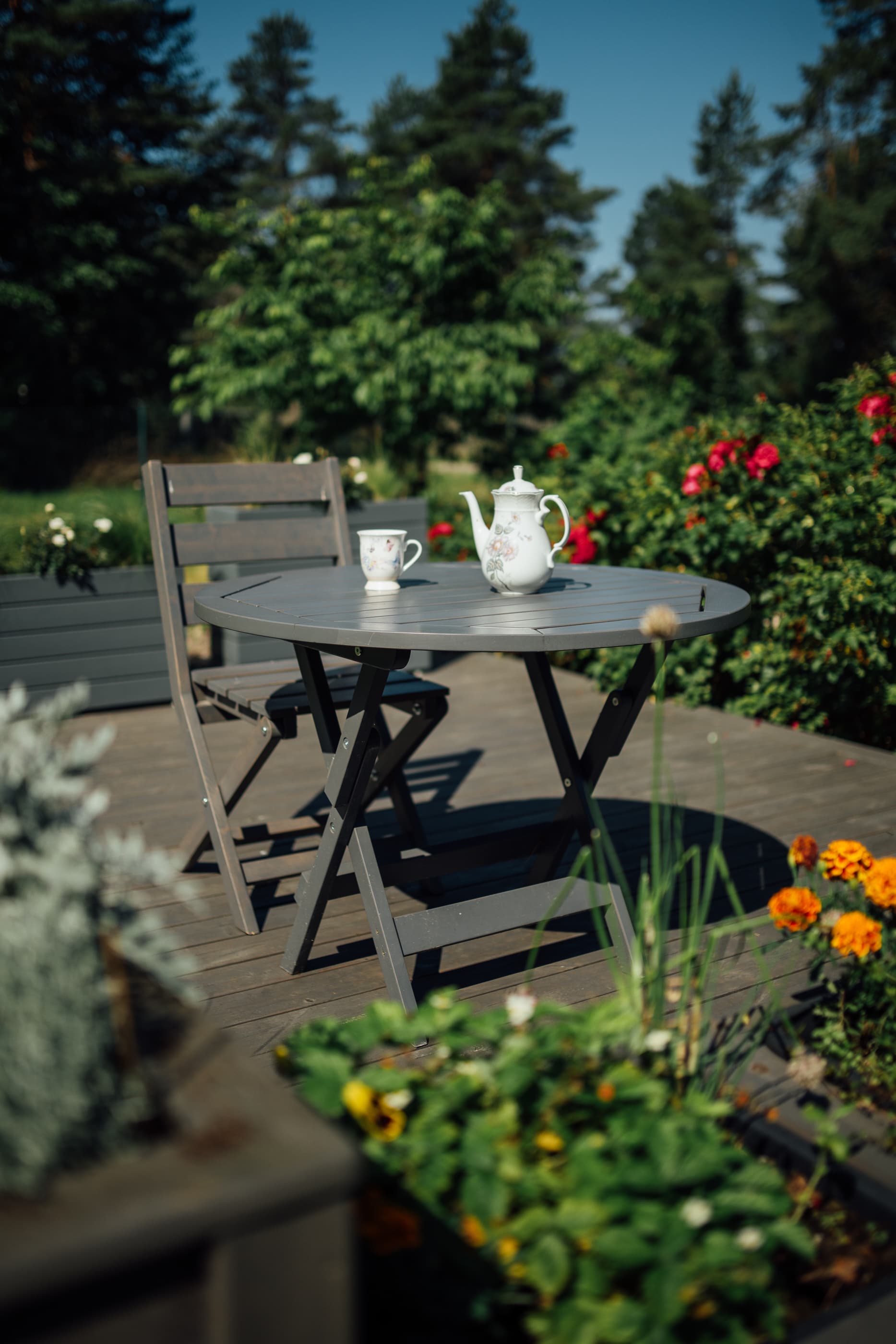 Vastupidavad lillekastid ja aiamööbel