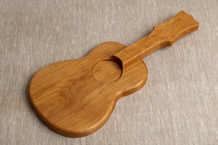 Rubio Monocoat viimistlusega puidust serveerimisalus graveeringuga