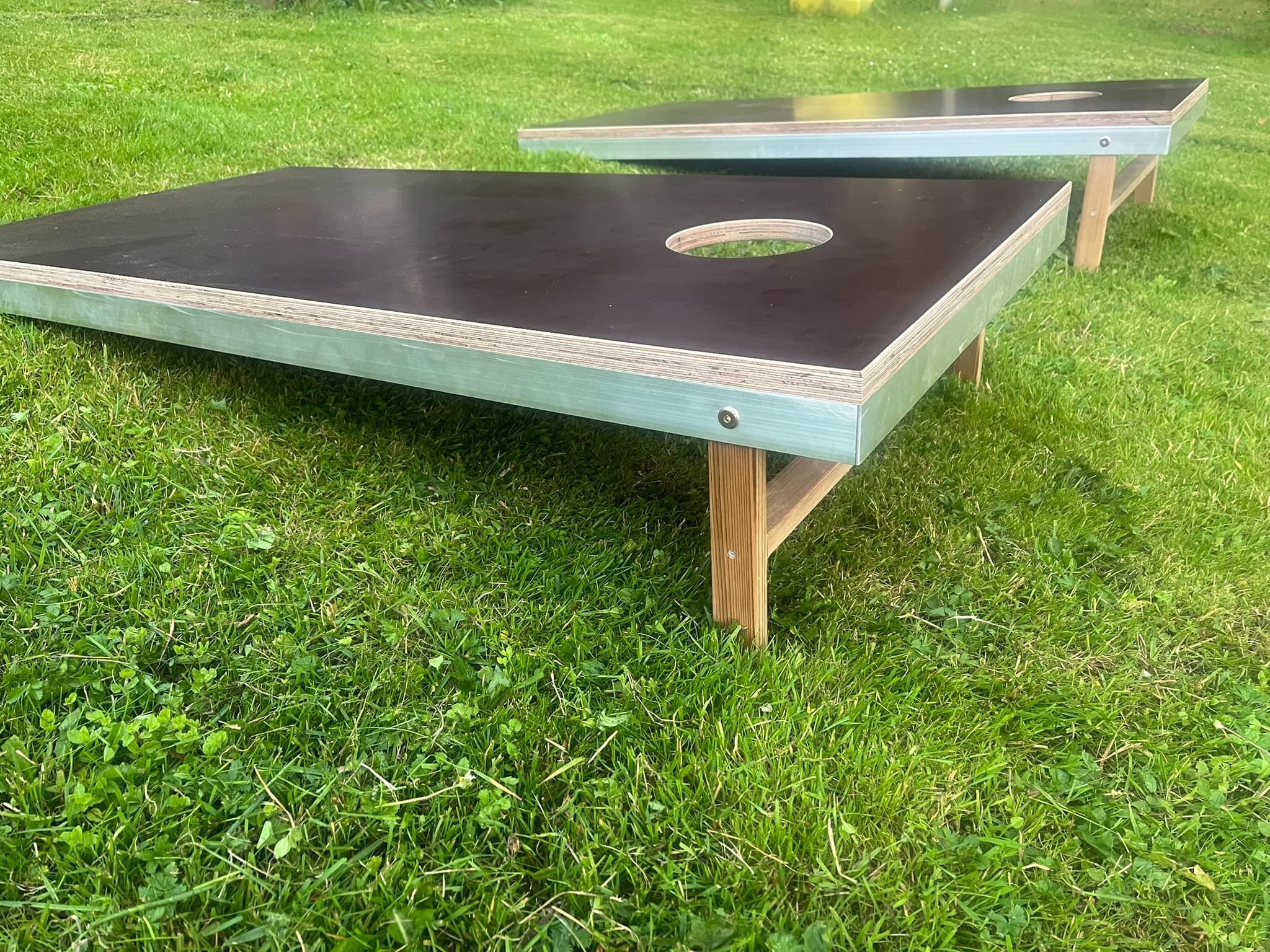 Cornhole SIMPLE mängukomplekt – 2 lauda ja 8 kotti