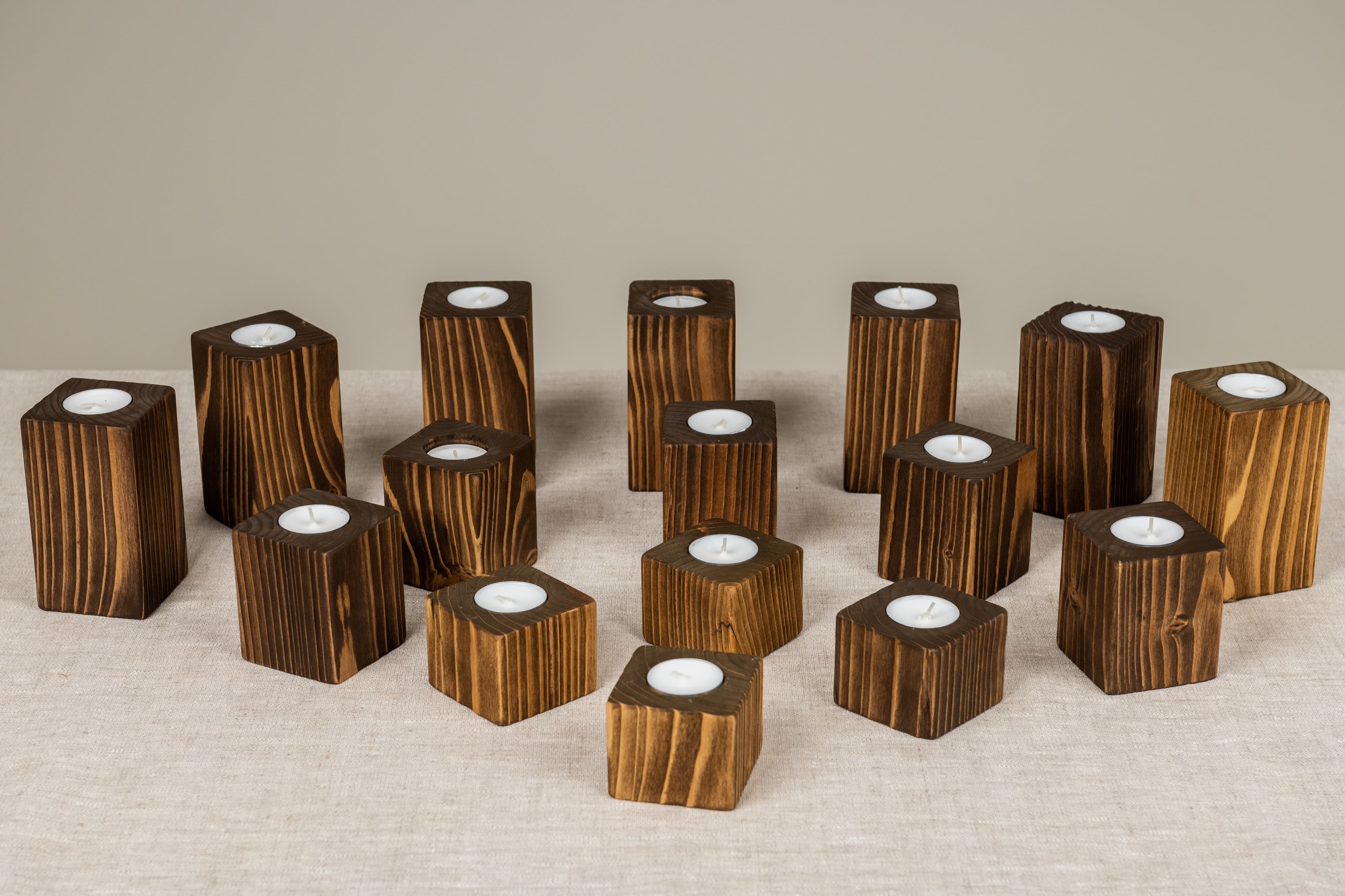 Puidust küünlaalused Hansa Candle lõhnaküünlaga