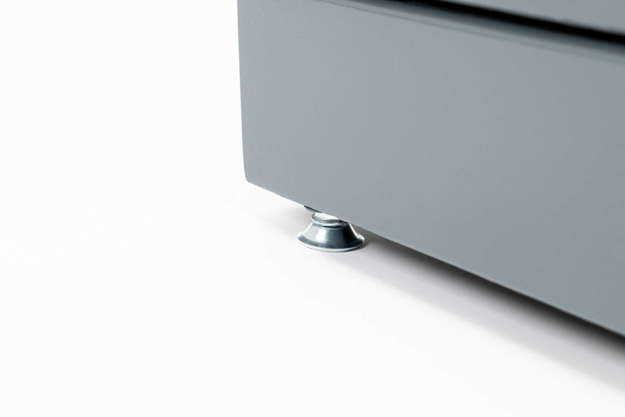 Kõrgem hall puidust lillekast L metalljalgadel