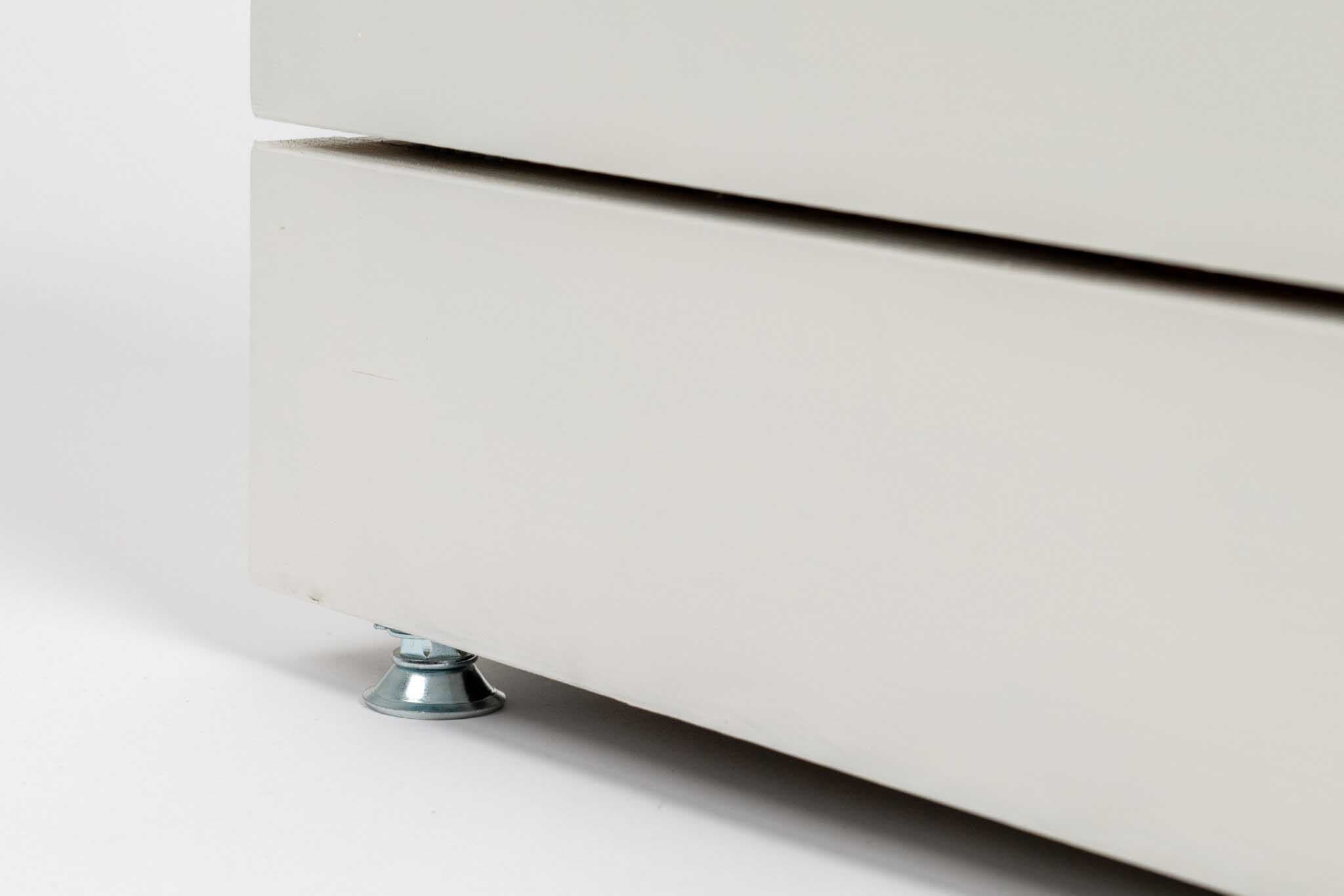 Termotöödeldud kuusepuit ja valge viimistlus lillekastidel