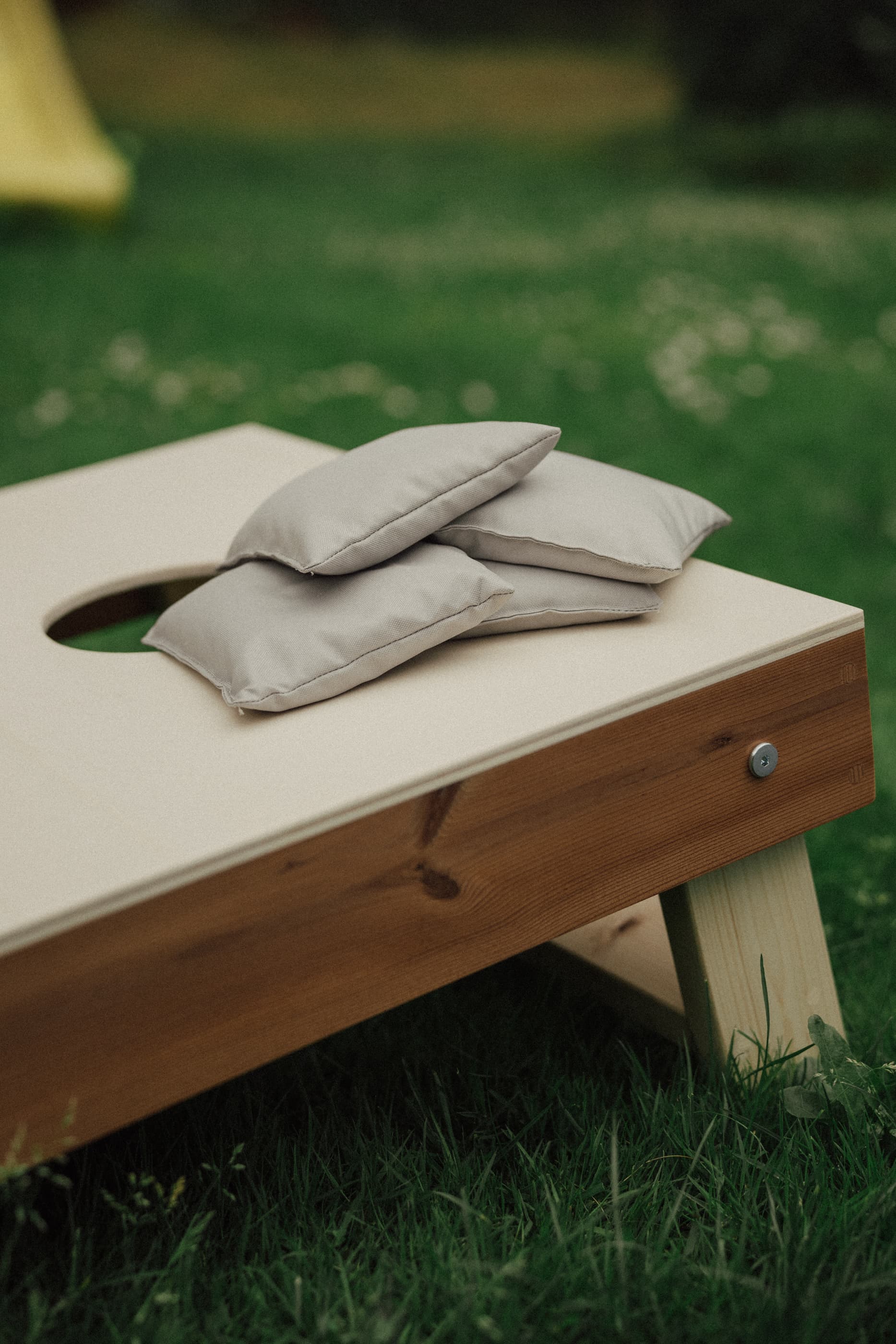 Cornhole mäng Puidubutiigist