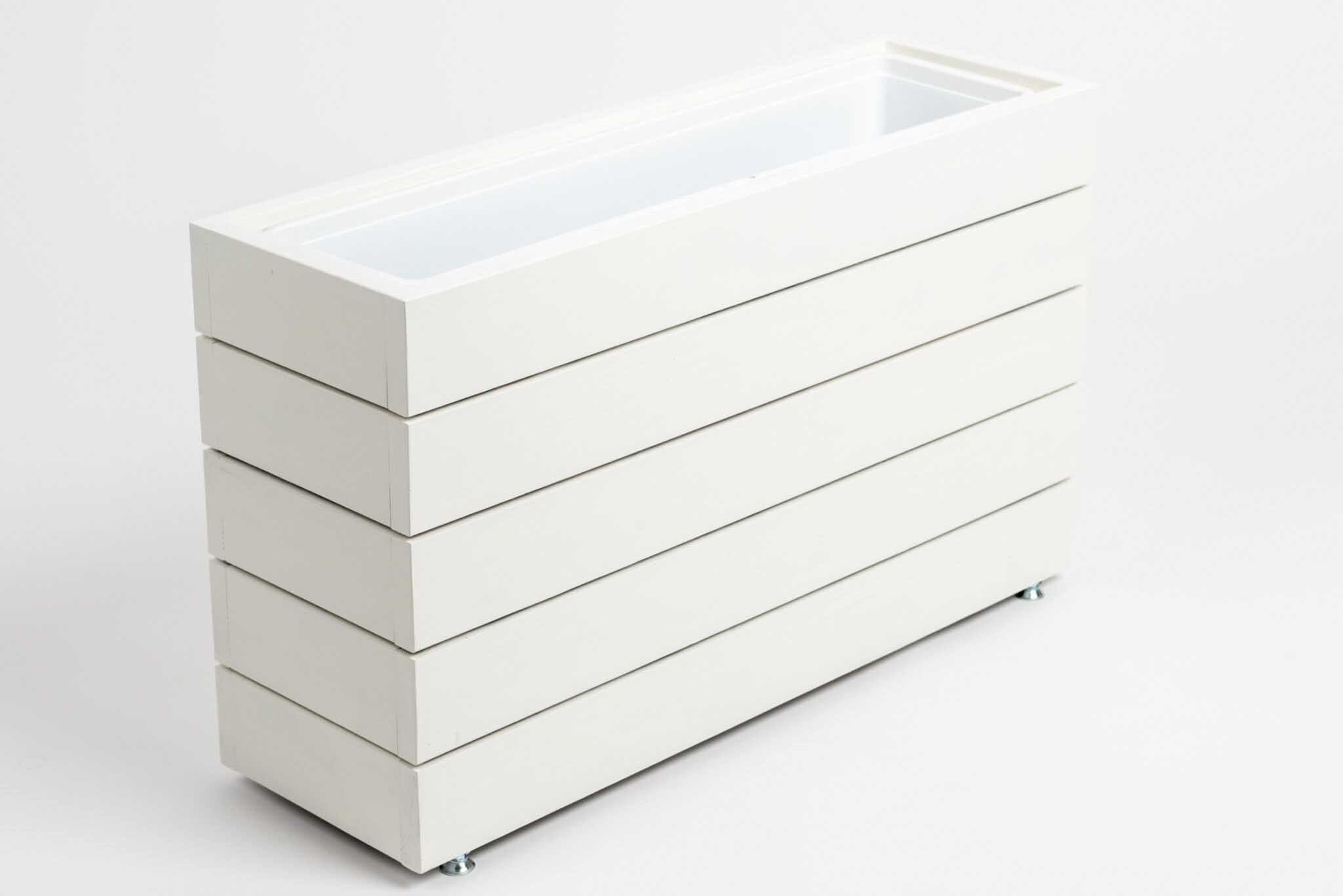 Valgete puidust lillekastide komplekt eri kõrgustes