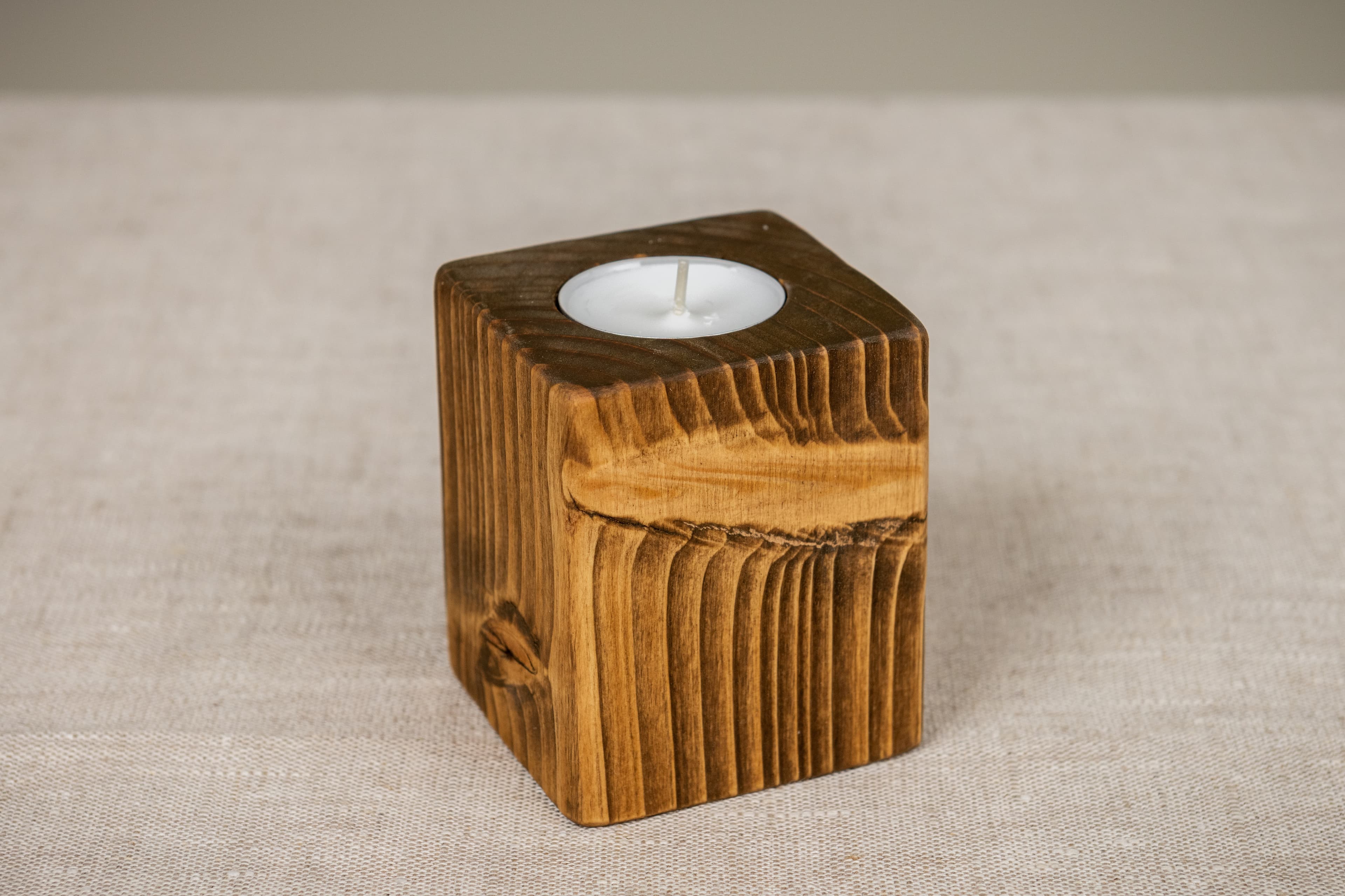 Puidust küünlaalused Hansa Candle lõhnaküünlaga