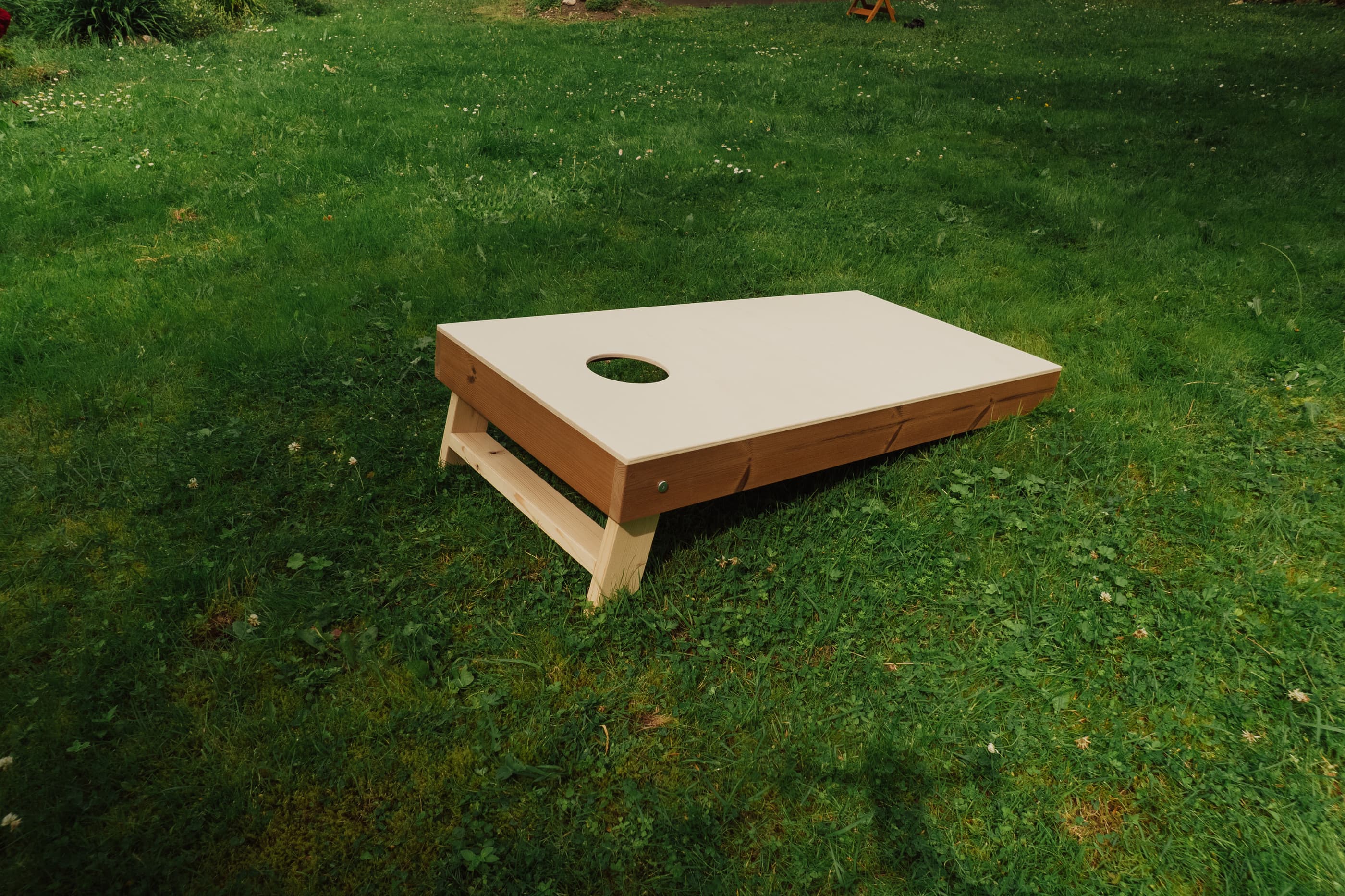 Cornhole PRO mängulaud – niiskuskindel vineer ja termopuit