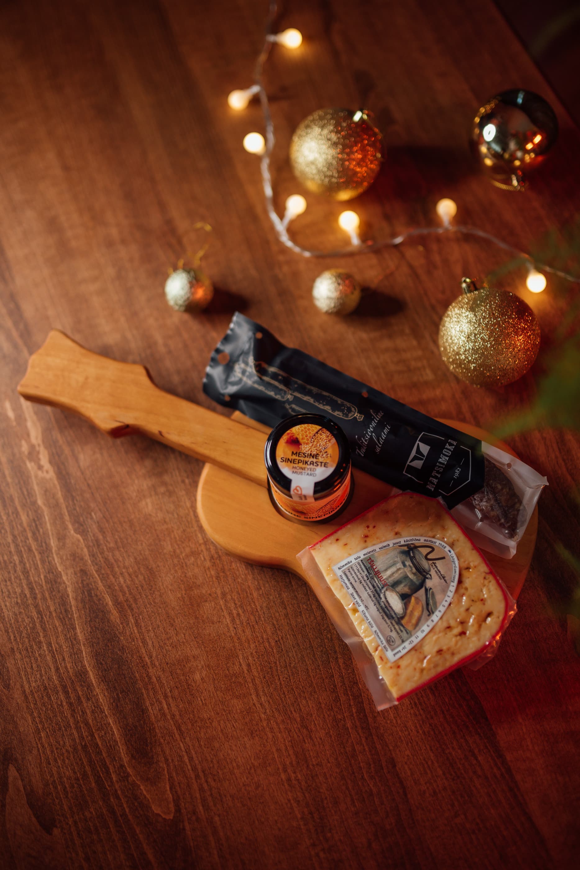 Kinkepakk puidust serveerimisalusega