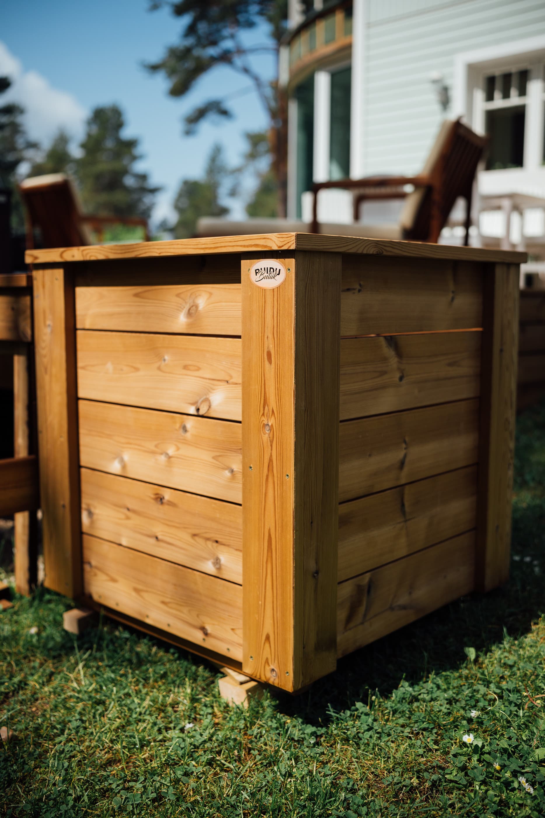 Suur Termopuidust istutuskast elupuudele