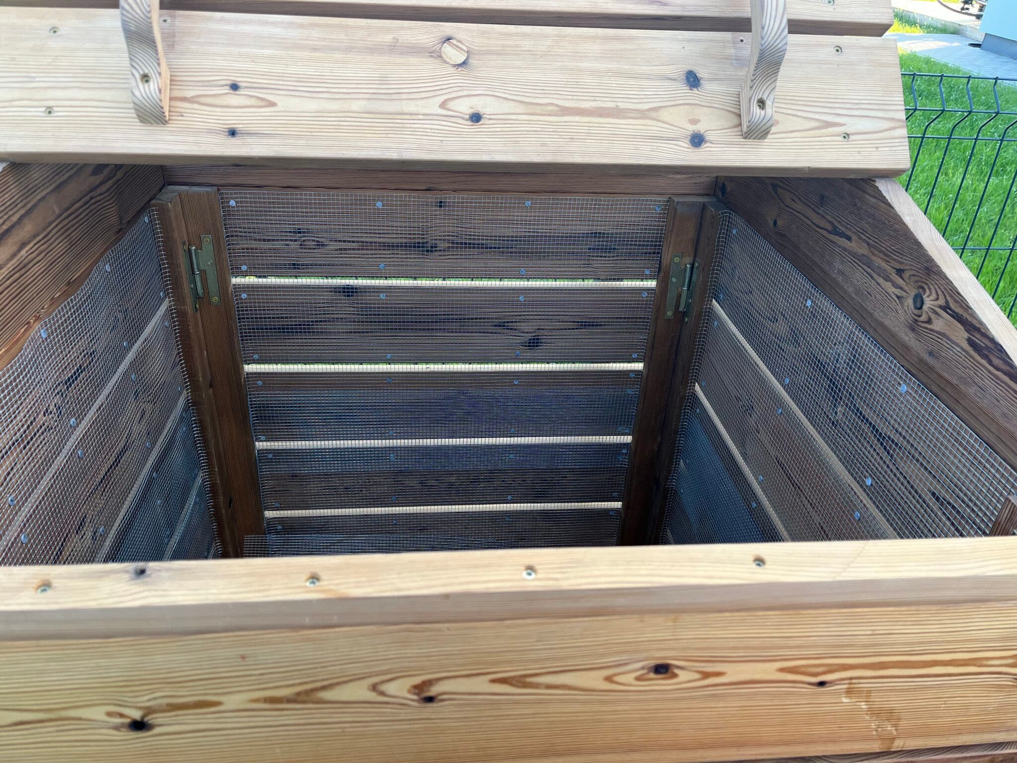 Närilistekindel termopuidust komposter